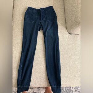 Sleek Blue Skinny Jeans with Modern Fit
